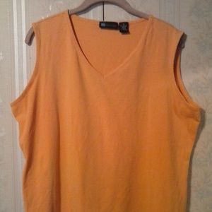 RELATIVITY WOMEN'S YELLOW SLEEVELESS V-NECK TOP